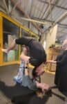 שיעור אקרויוגה קבוצתי