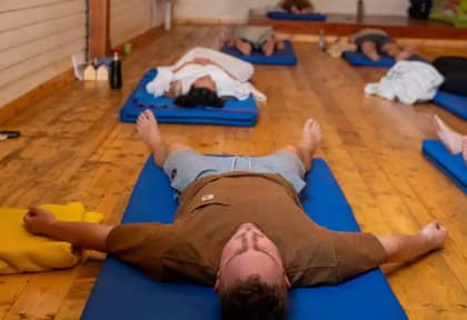 סדנת לשוב אל עצמי-יוגה מדיטציה וריברסינג