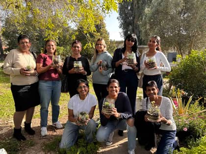 עולם קטן בתוך זכוכית – סדנת טרריום סוקולנטים פרטית – בתיאום מראש