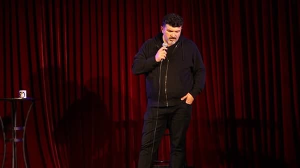 שלי בן משה במופע סטנדאפ – "בין השורות"