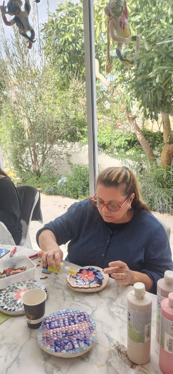 סדנת פסיפס באווירה פסטורלית