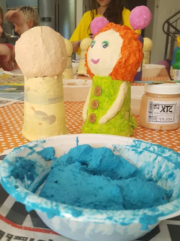 פיסול בעיסת נייר צבעונית וארוחת בוקר/ערב