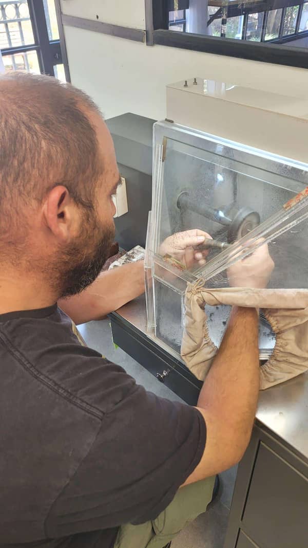 סדנת צורפות פרטית במושב מוקף שדות ירוקים