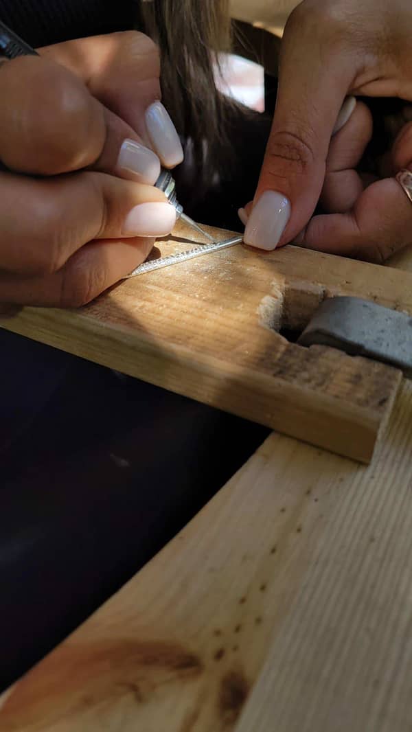 סדנת צורפות פרטית במושב מוקף שדות ירוקים