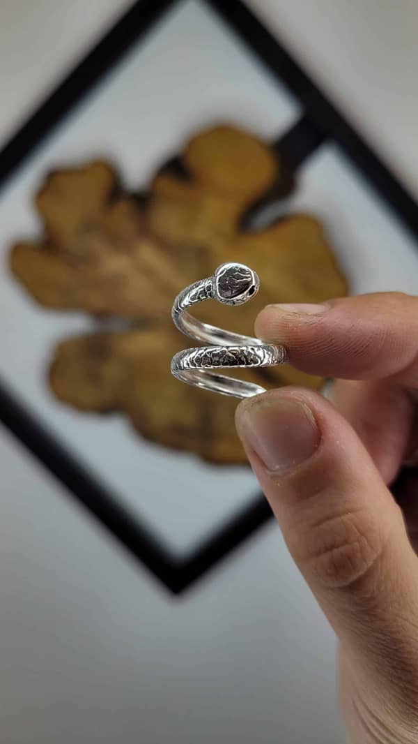 סדנת צורפות פרטית במושב מוקף שדות ירוקים