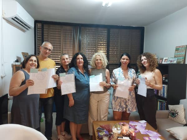 ערבי מסרים ממפות אסטרולוגיות וקלפי טארוט