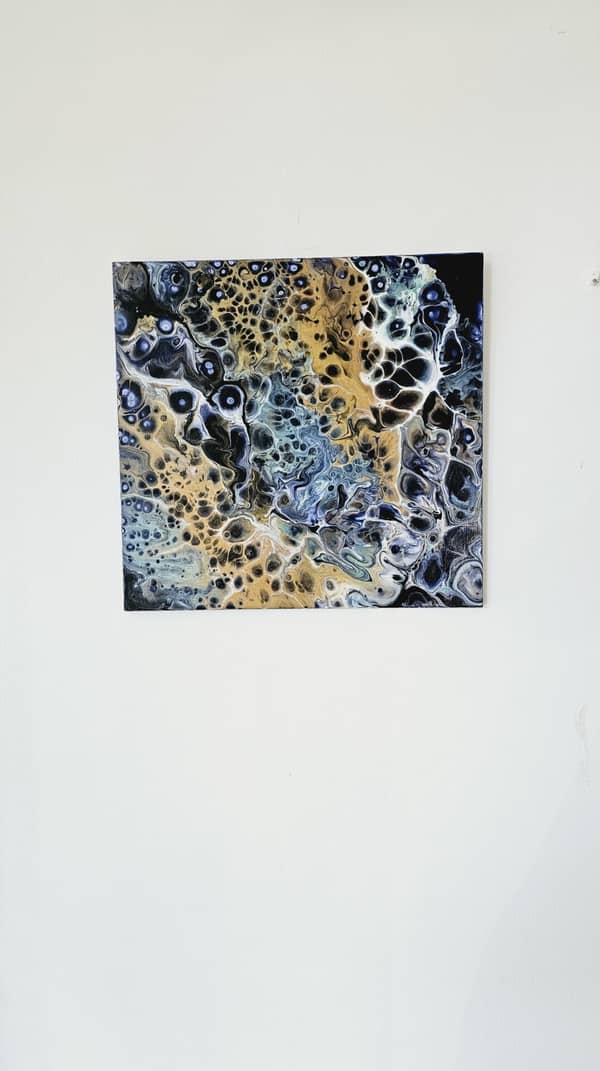 סדנת ציור אקריליק פורינג עם רקפת – אמנות FLUIDART