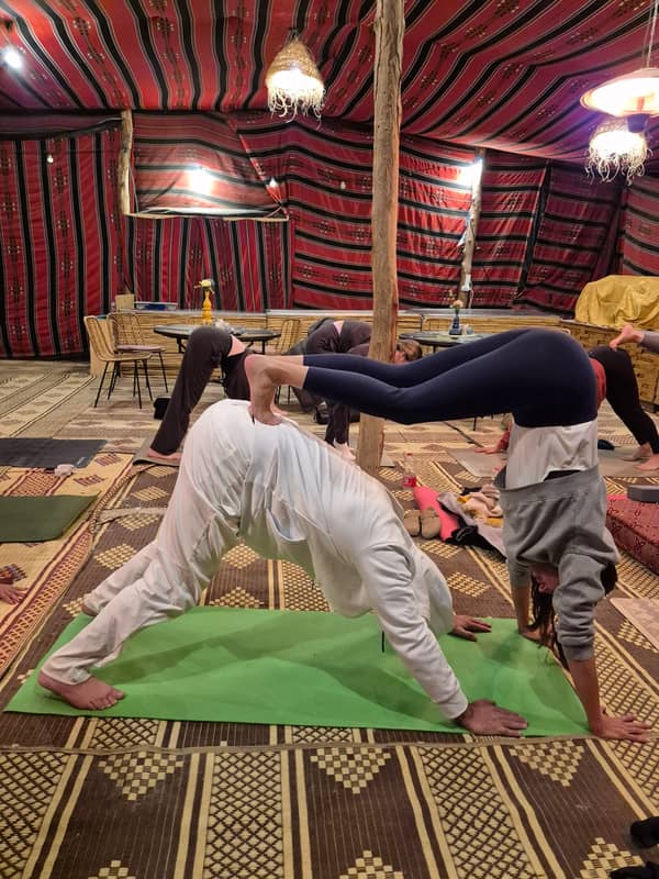 סדנת יוגה בשניים