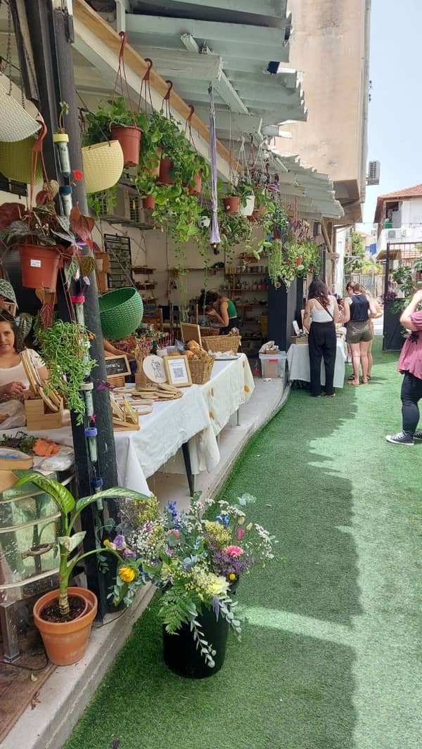 סדנת פיסול זוגית ליום האהבה בגן קסום כולל יין גבינות ומטעמים