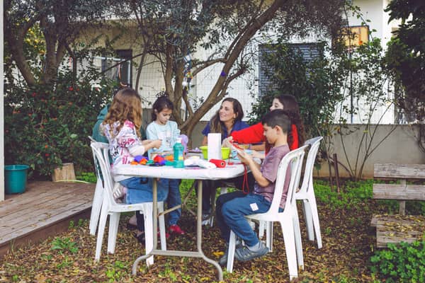 פיסול בעיסת נייר צבעונית וארוחת בוקר/ערב