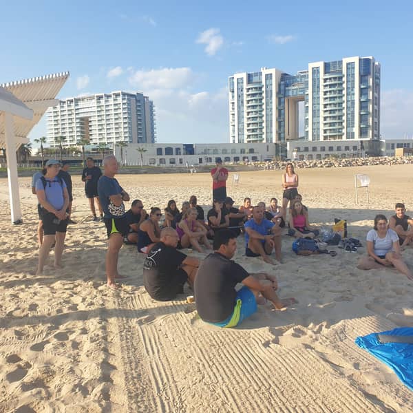 סדנה אמבטיות קרח בשילוב עמידה על לוחות מסמרים