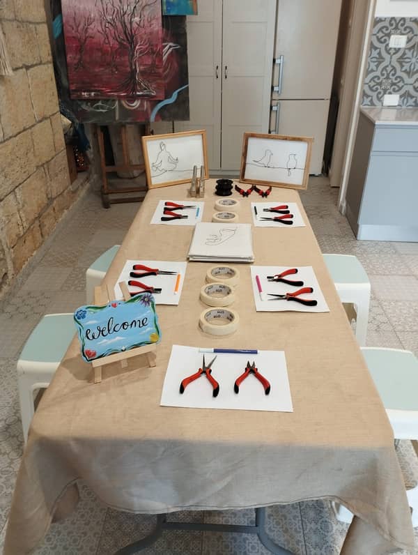 פיסול בחוט ברזל בסטודיו הקסום של יפעת בעין כרם