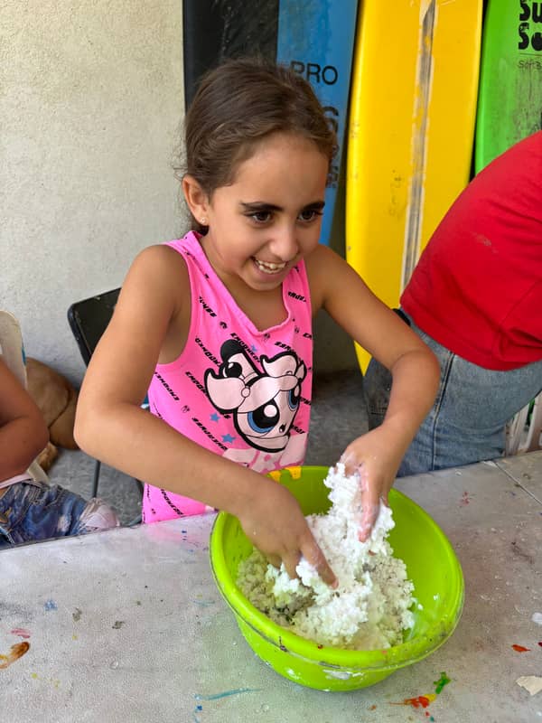 פיסול בעיסת נייר צבעונית וארוחת בוקר/ערב