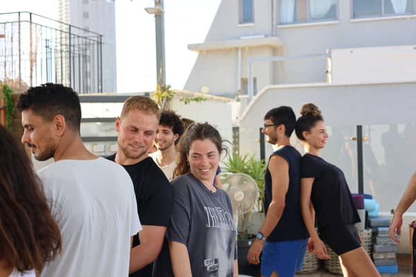 סדנת אקרו יוגה חוויתית לזוגות | ימי הולדת | אירועים | חברות וארגונים