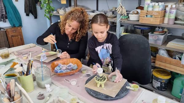 סדנת קרמיקה פרטית – קסם של יצירה