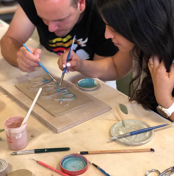 סדנת קרמיקה הטבעת חותמות צמחים ושלל טקסטורות