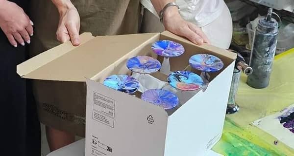 סדנת 'לחיים לאמנות'- ציור בטכניקת פורינג על כוסות יין