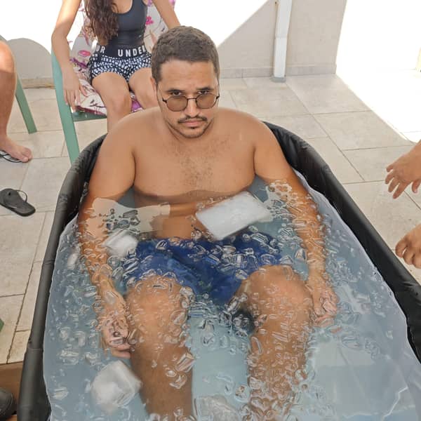 סדנה אמבטיות קרח בשילוב עמידה על לוחות מסמרים
