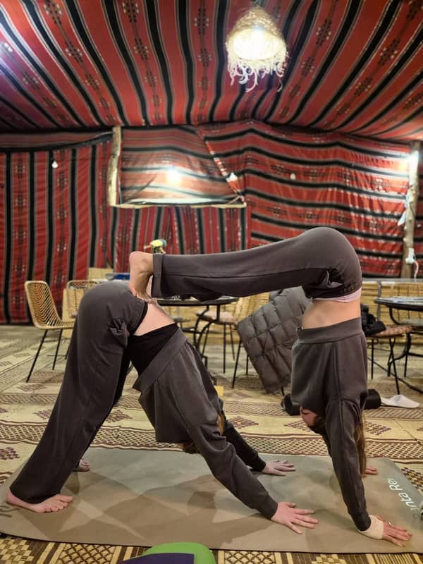 סדנת יוגה בשניים