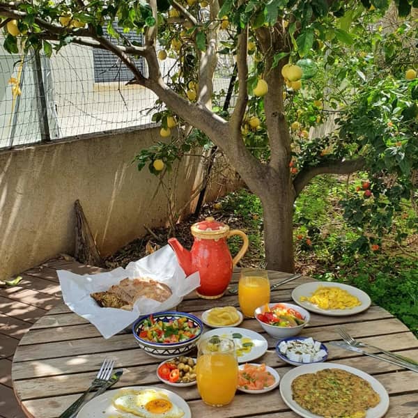 פיסול בעיסת נייר צבעונית וארוחת בוקר/ערב