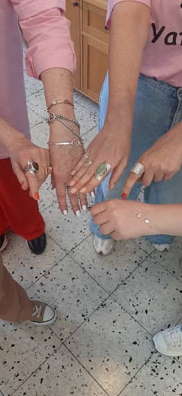 סדנת צורפות לתכשיטים