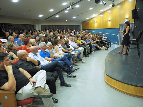 "אהבה וצרות אחרות" – הופעת יחידה מצחיקה ומרגשת בהוד"ש