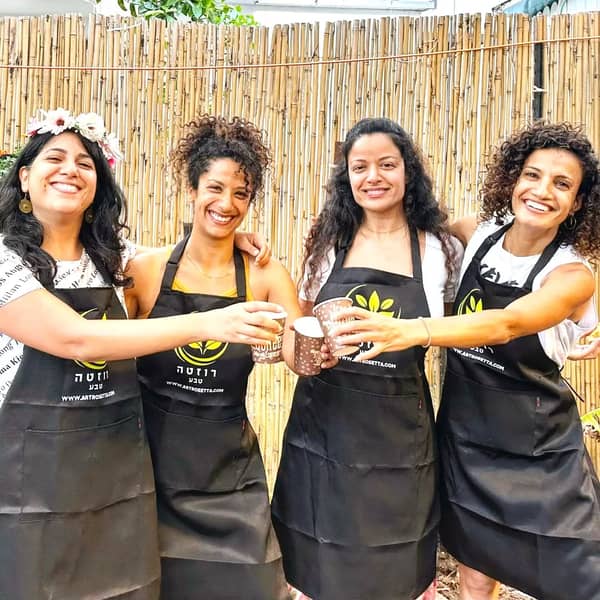 קדרות ופיסול פרטית – סדנה בחצר קסומה