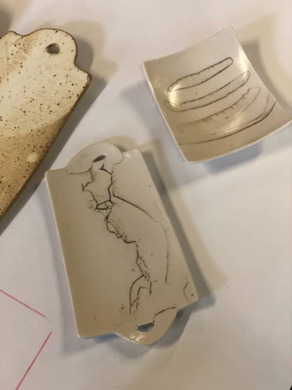 סדנת קרמיקה הטבעת חותמות צמחים ושלל טקסטורות