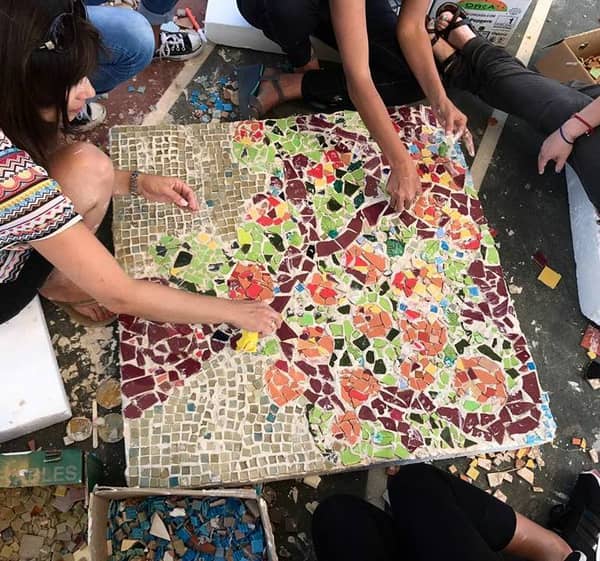 סדנת פסיפס בשימוש בזכוכית וקרמיקה