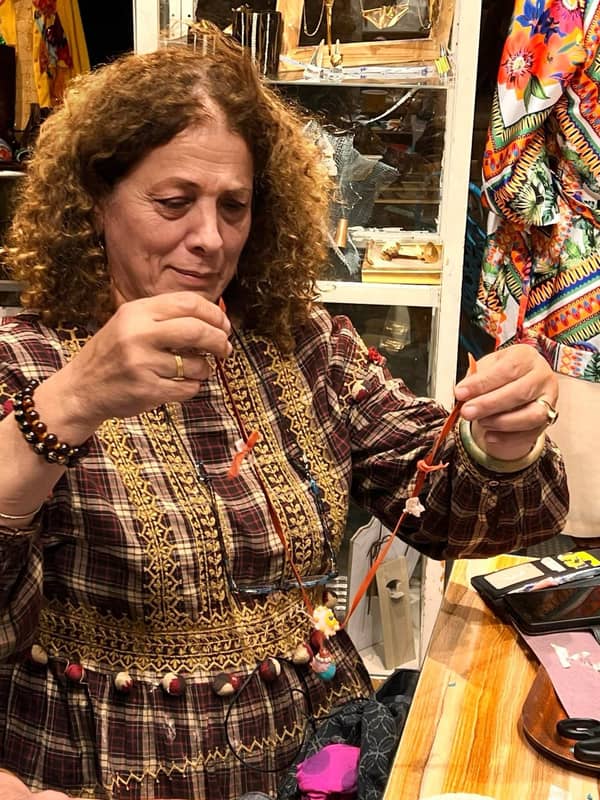 סדנת תכשיט – מפגש של יצירה ושמחה