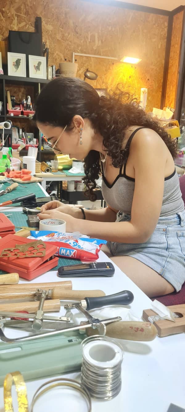 סדנת צורפות באווירה כפרית