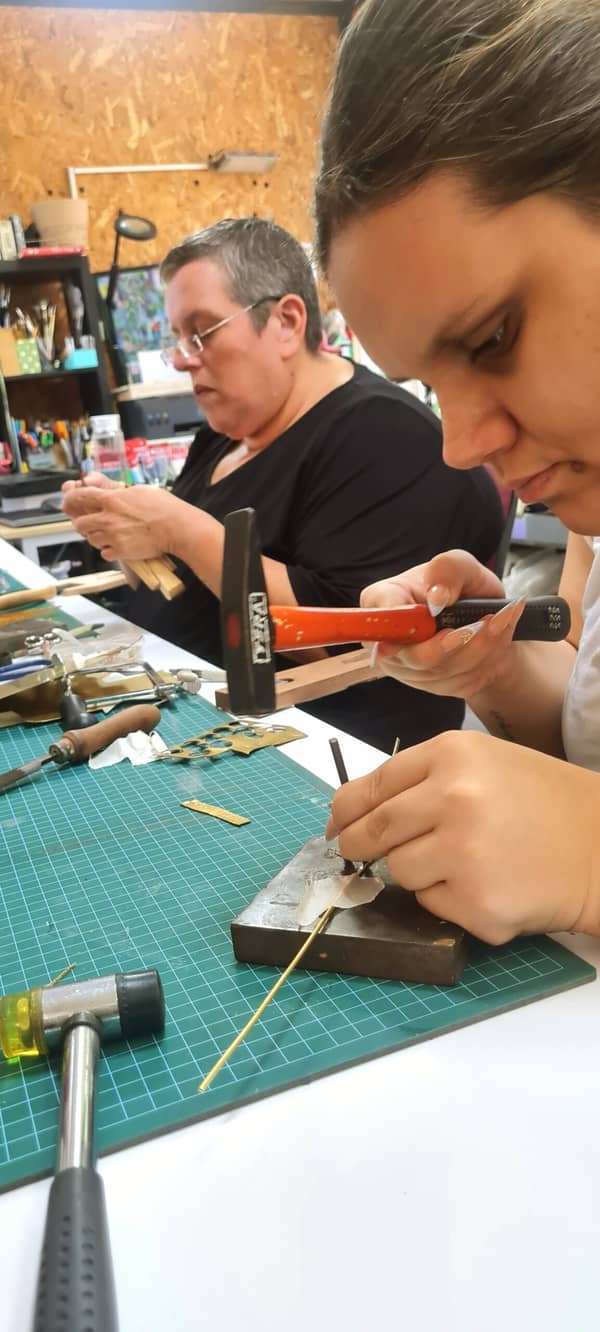 סדנת צורפות באווירה כפרית