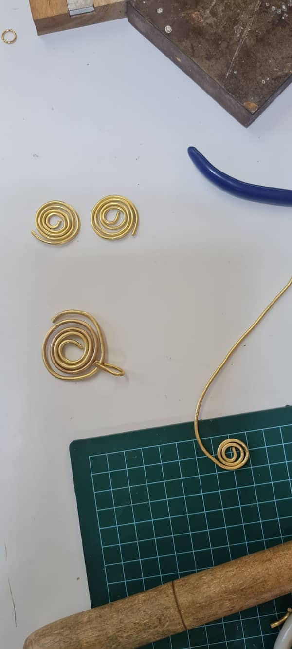 סדנת צורפות באווירה כפרית